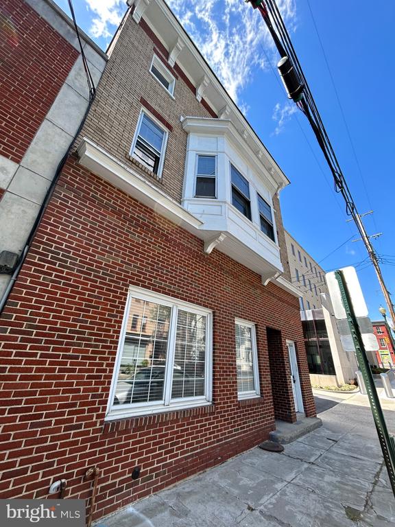 213 W KING STREET