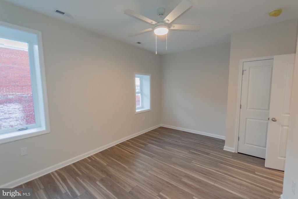 215 W KING STREET Unit: APT B