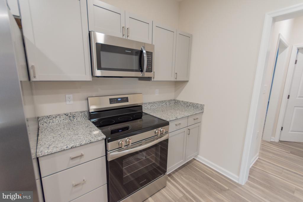 215 W KING STREET Unit: APT B
