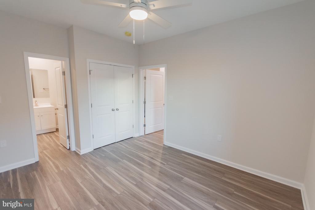 215 W KING STREET Unit: APT B