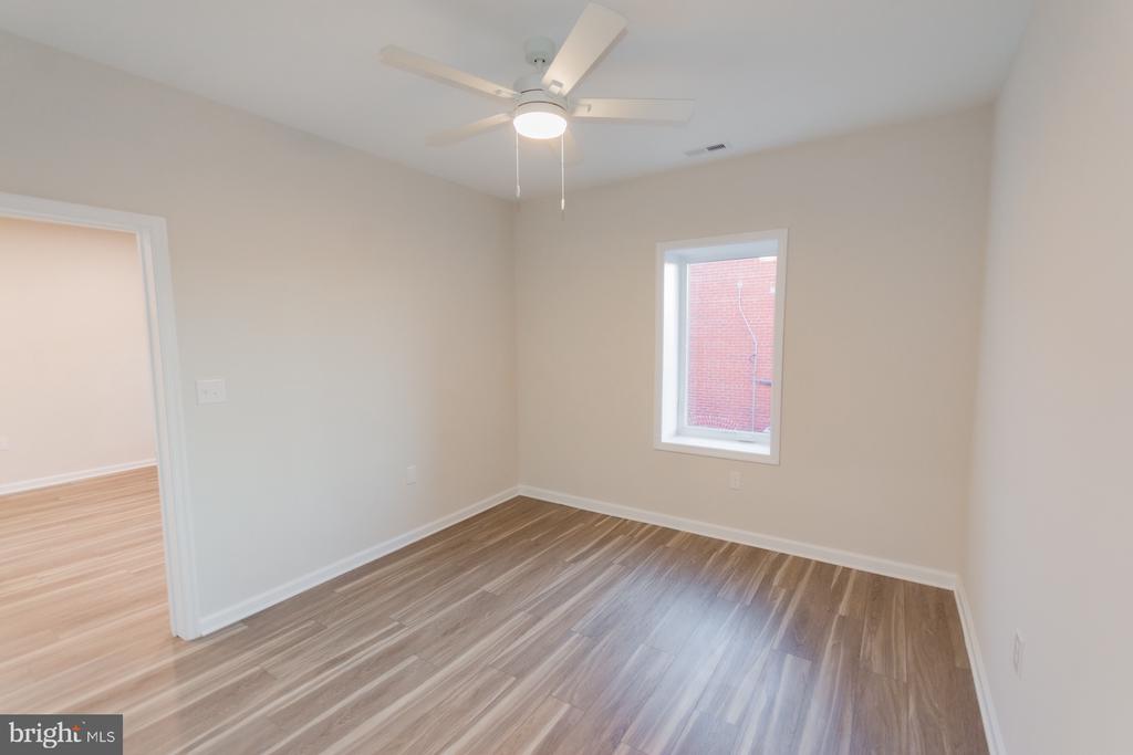 215 W KING STREET Unit: APT B