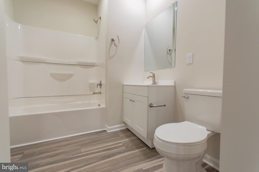 215 W KING STREET Unit: APT B