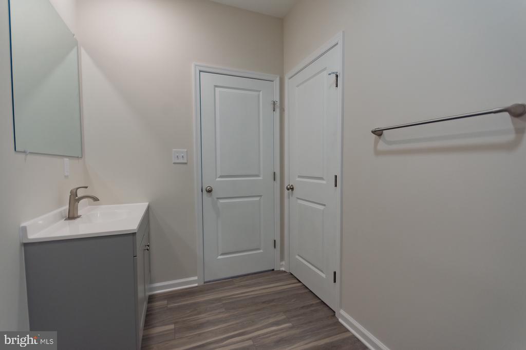 215 W KING STREET Unit: APT B