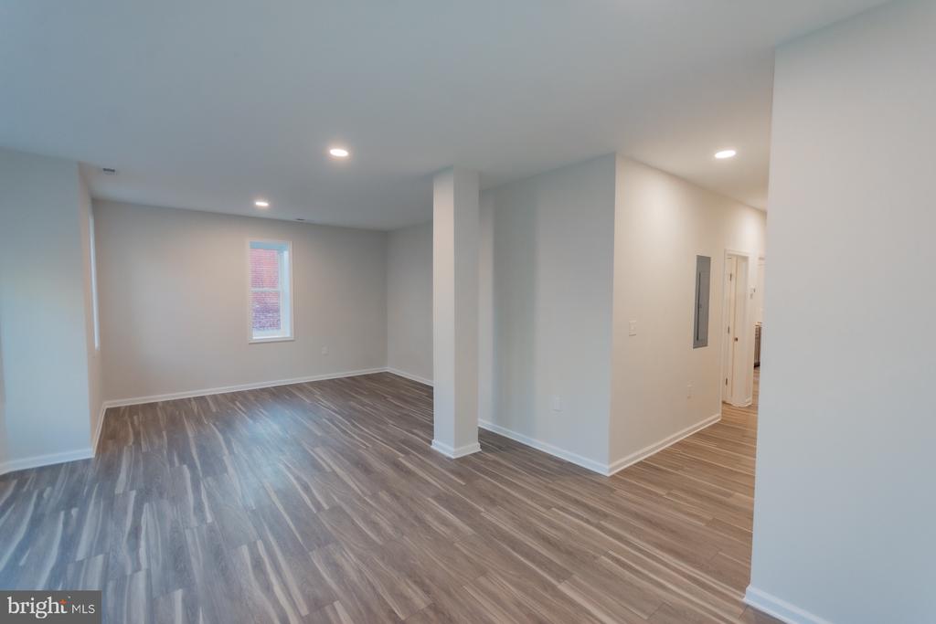 215 W KING STREET Unit: APT B