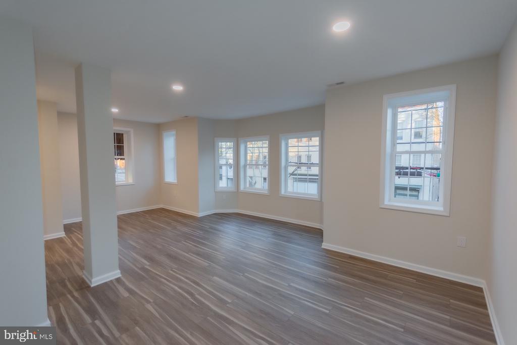 215 W KING STREET Unit: APT B
