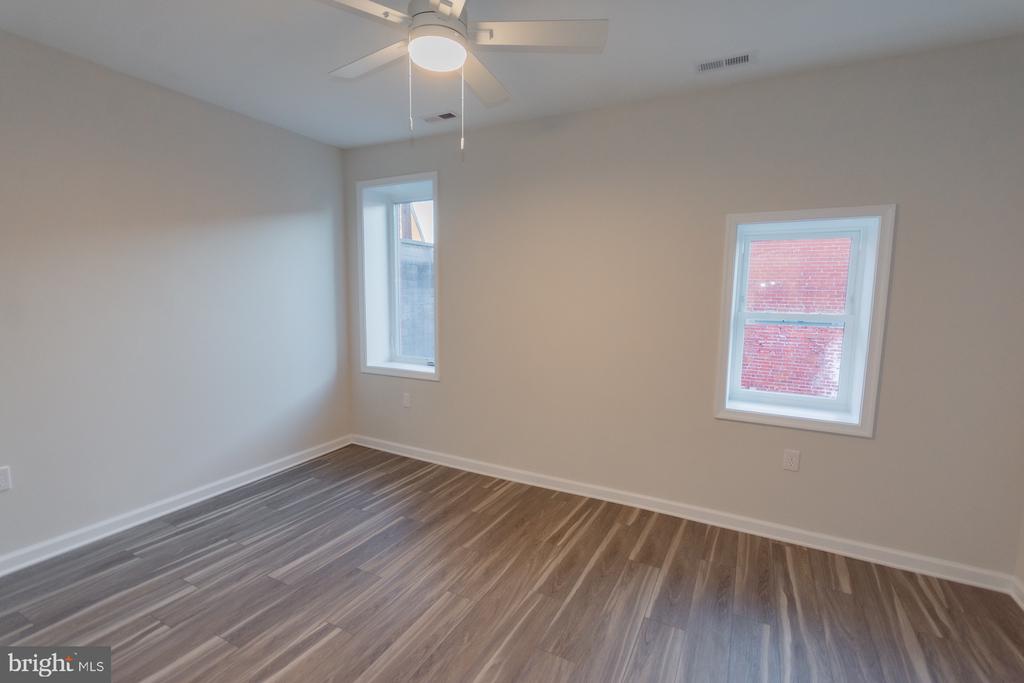 215 W KING STREET Unit: APT B