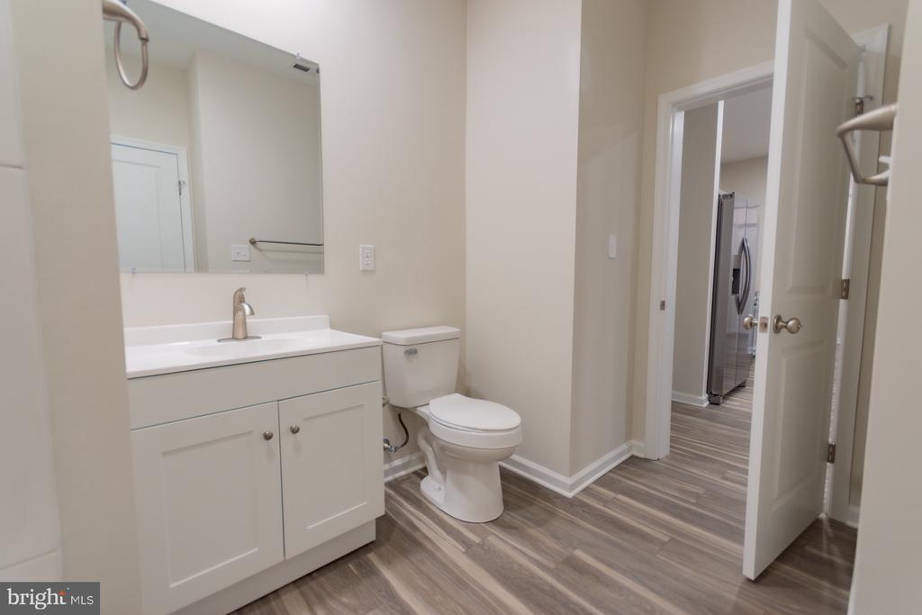 215 W KING STREET Unit: APT B