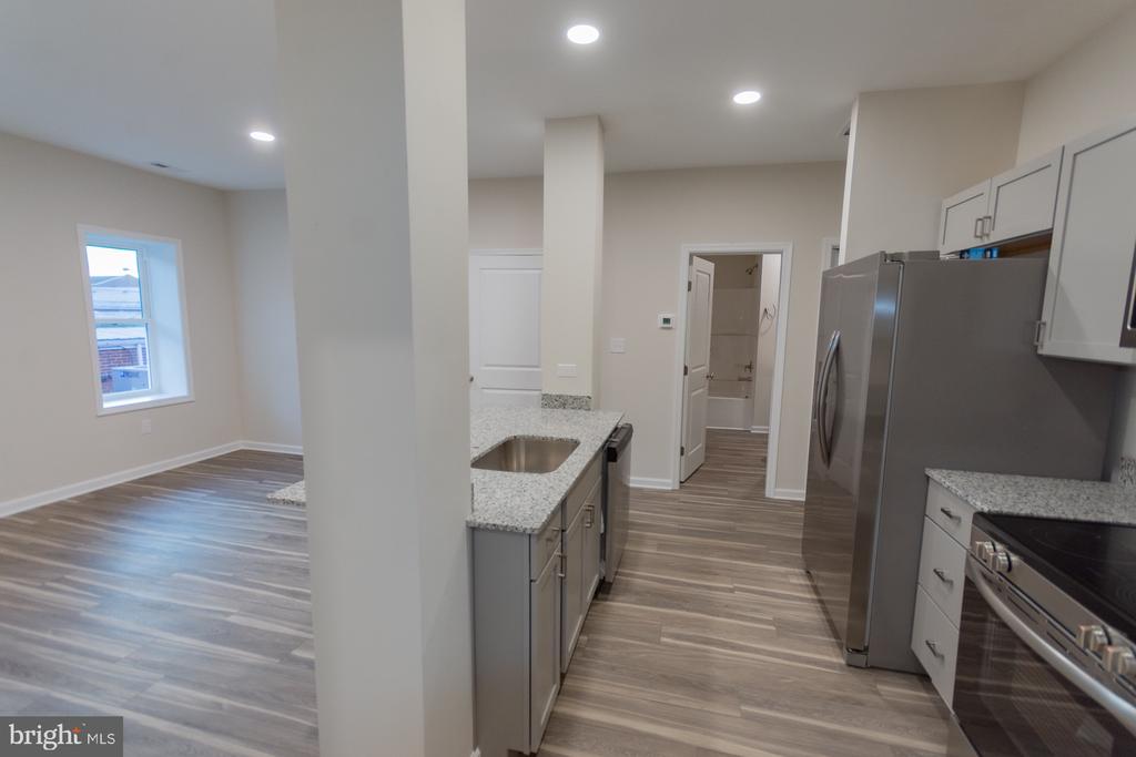 215 W KING STREET Unit: APT B