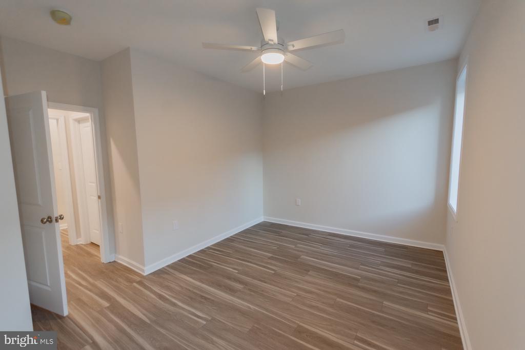 215 W KING STREET Unit: APT B