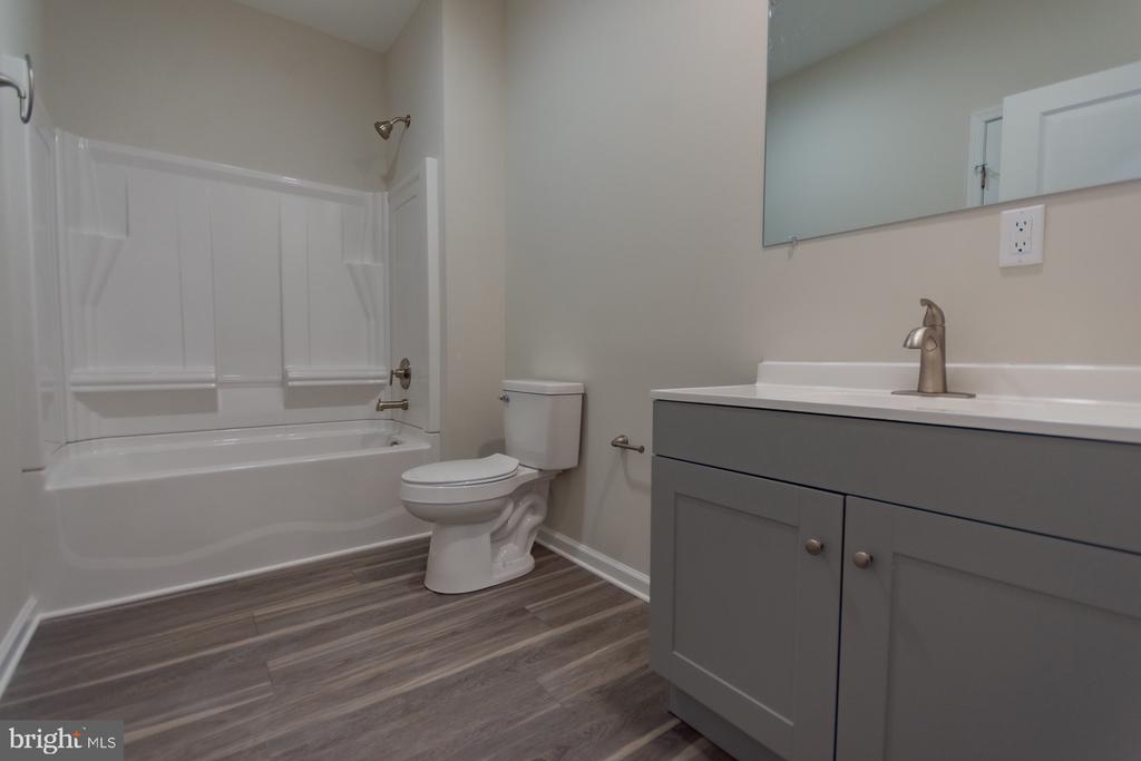 215 W KING STREET Unit: APT B