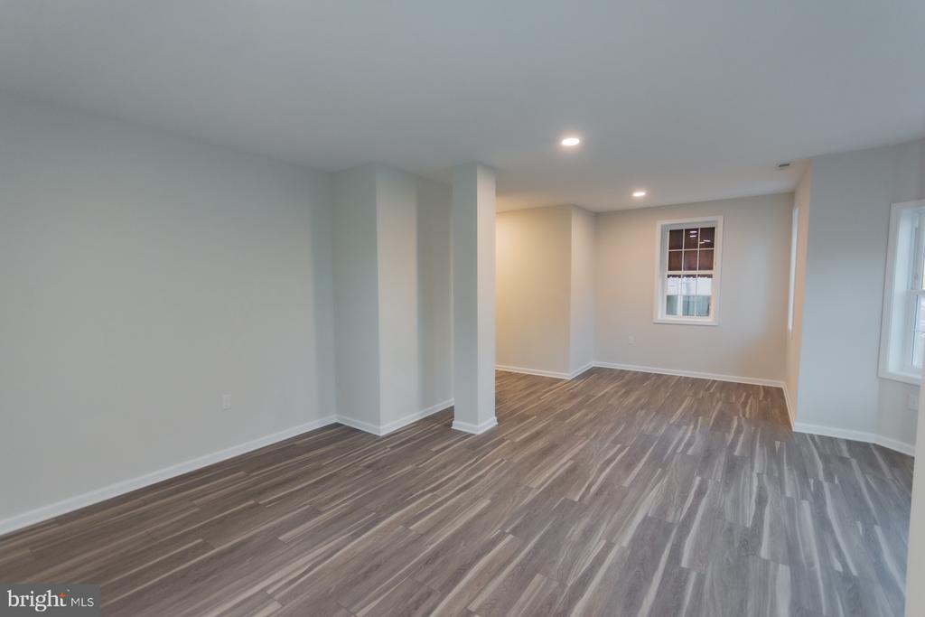 215 W KING STREET Unit: APT B