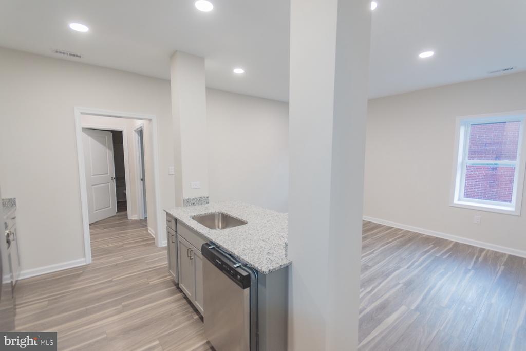215 W KING STREET Unit: APT B