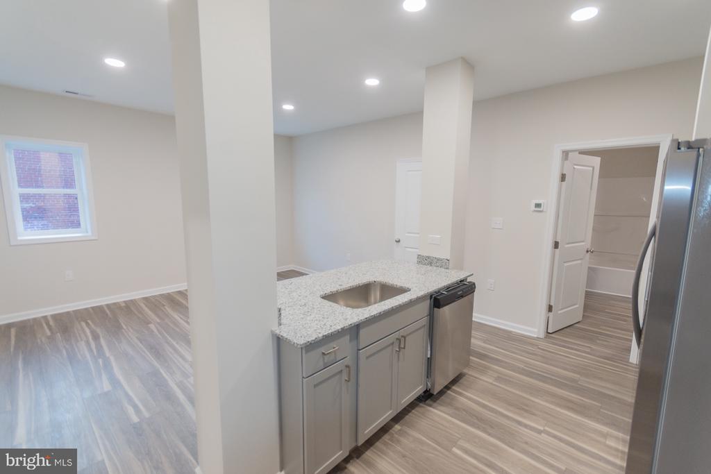215 W KING STREET Unit: APT B