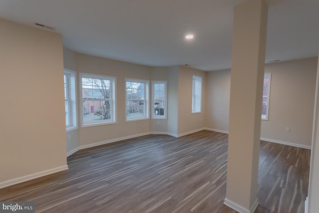 215 W KING STREET Unit: APT B