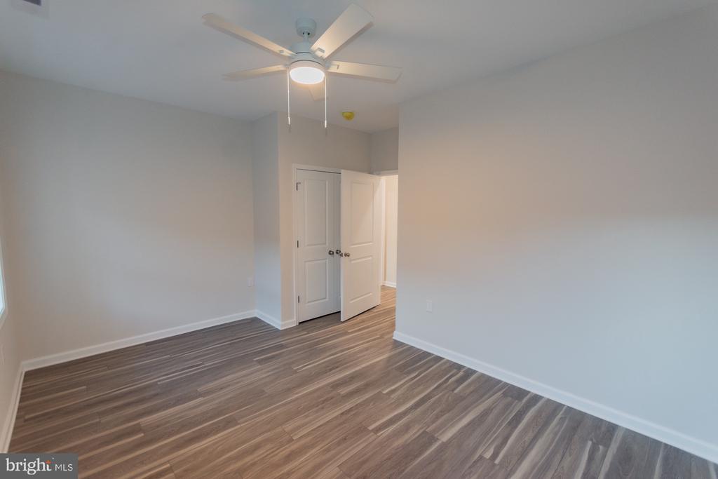 215 W KING STREET Unit: APT B