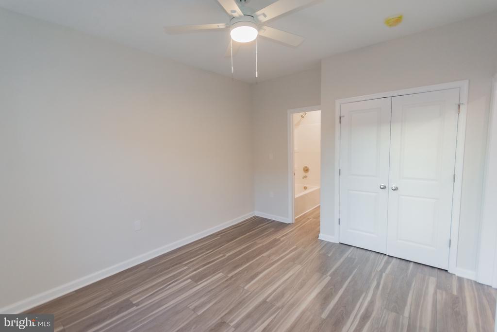 215 W KING STREET Unit: APT B