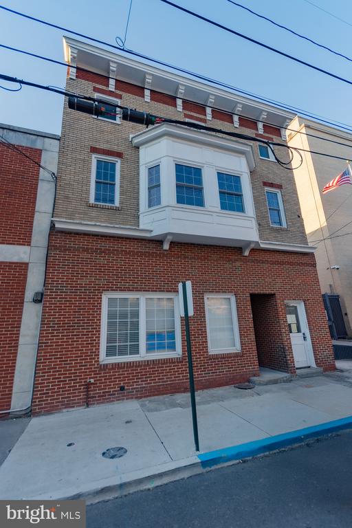 215 W KING STREET Unit: APT B