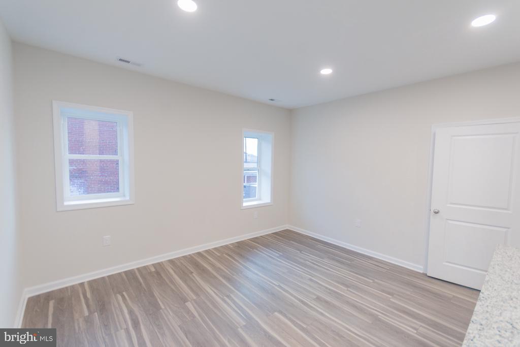 215 W KING STREET Unit: APT B