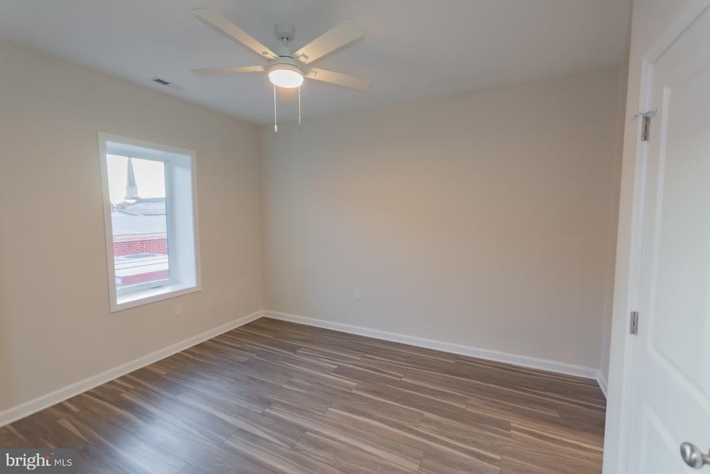 215 W KING STREET Unit: APT B