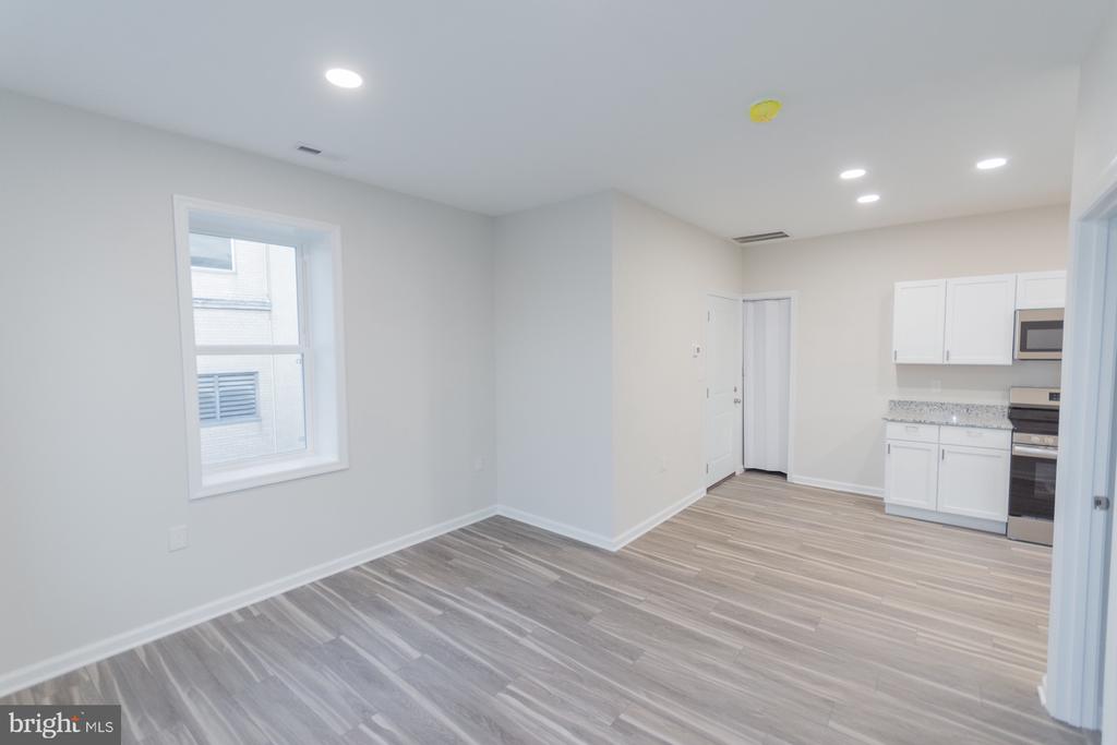 215 W KING STREET Unit: APT C