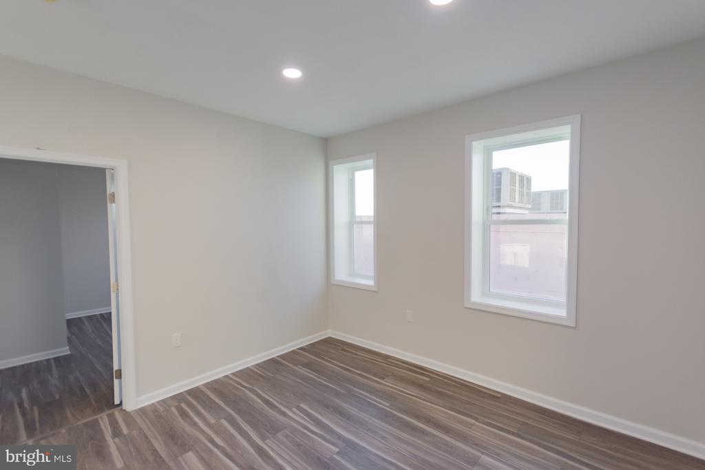 215 W KING STREET Unit: APT C