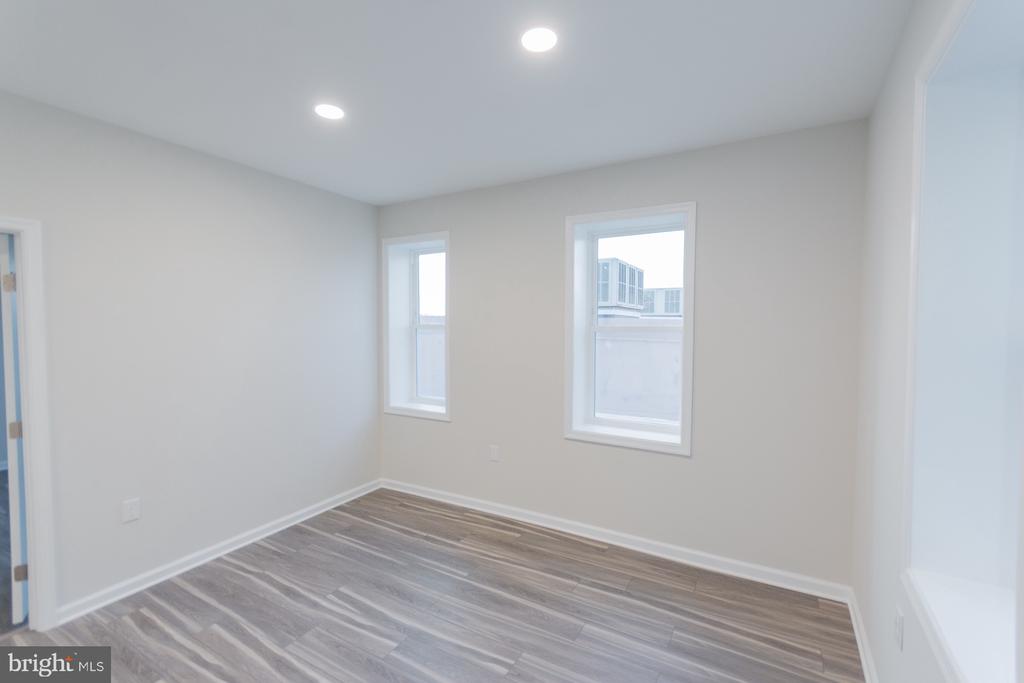 215 W KING STREET Unit: APT C