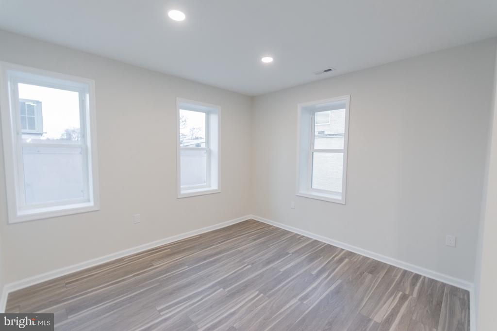 215 W KING STREET Unit: APT C