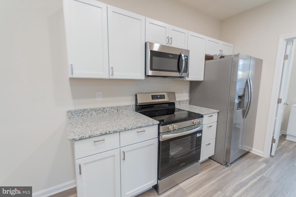 215 W KING STREET Unit: APT C