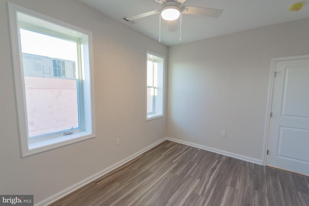 215 W KING STREET Unit: APT C