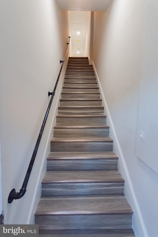 215 W KING STREET Unit: APT C