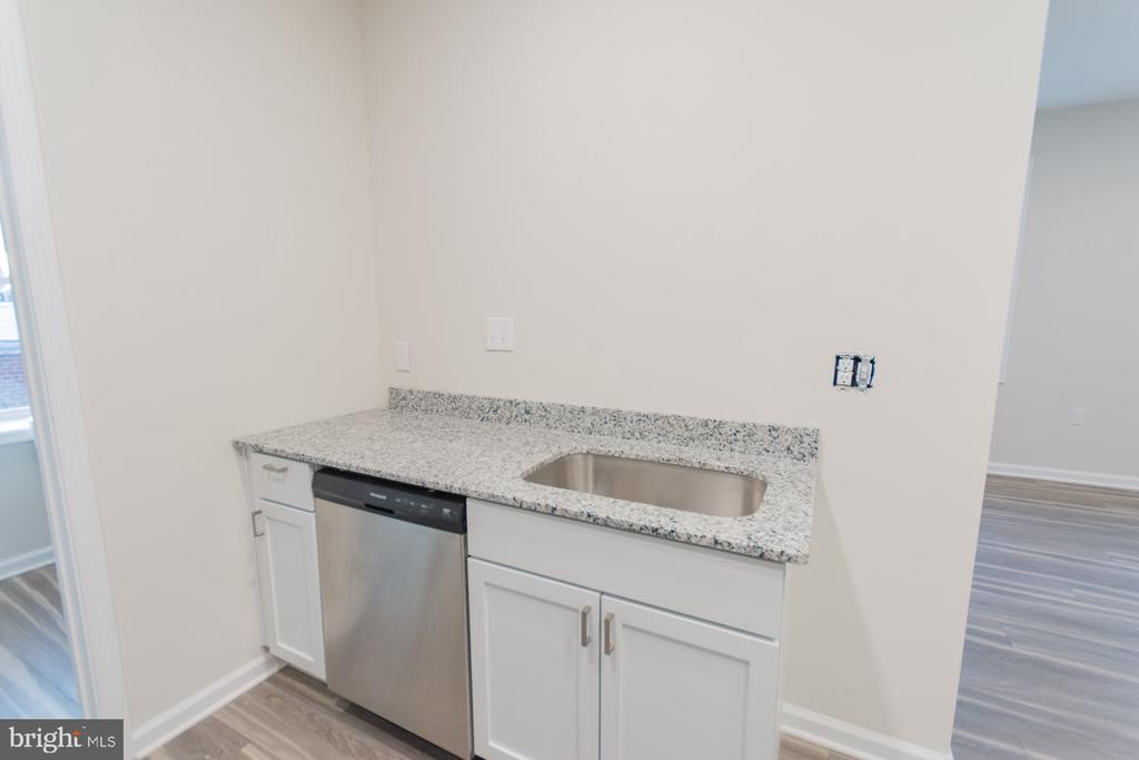 215 W KING STREET Unit: APT C