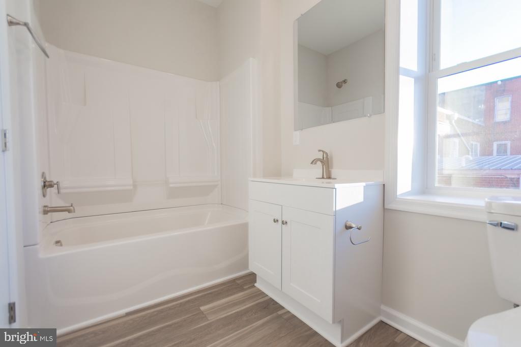215 W KING STREET Unit: APT C
