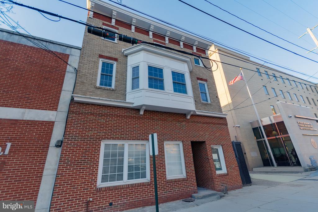 215 W KING STREET Unit: APT C