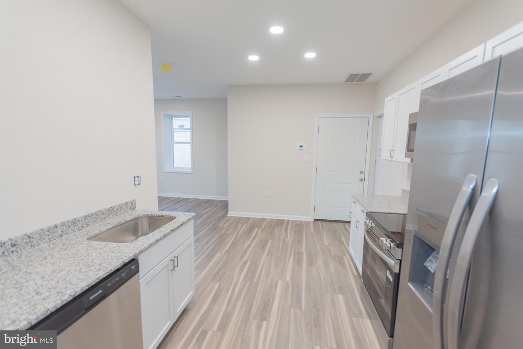 215 W KING STREET Unit: APT C