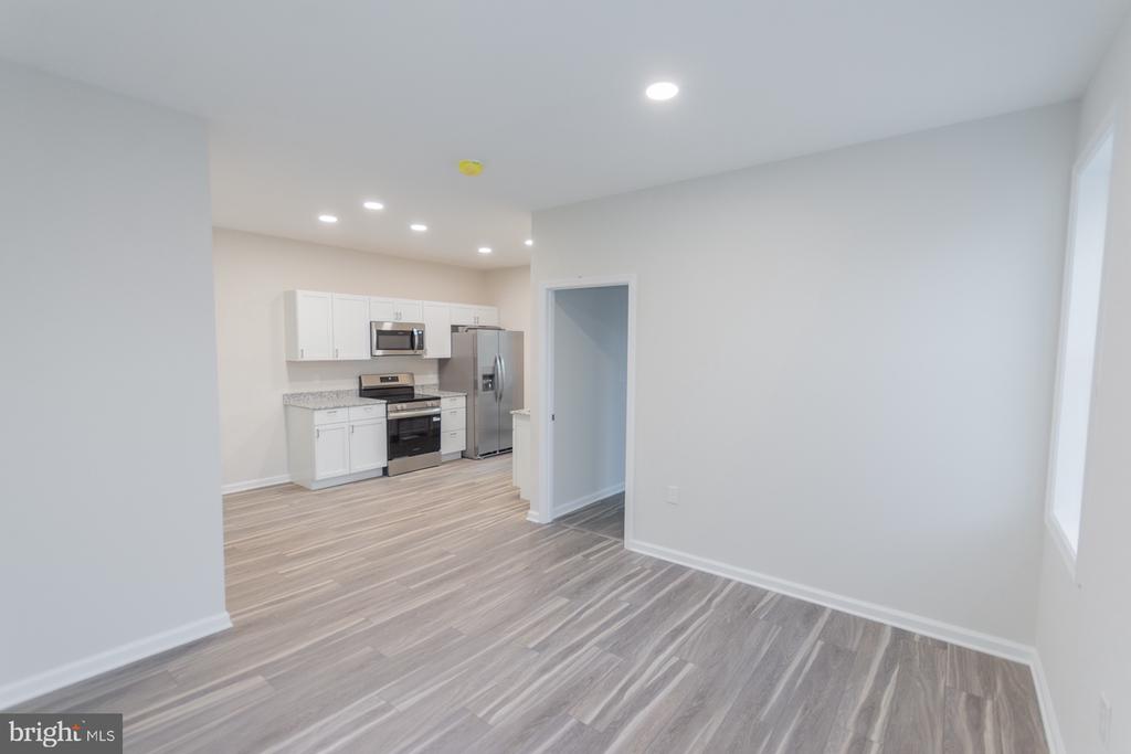 215 W KING STREET Unit: APT C