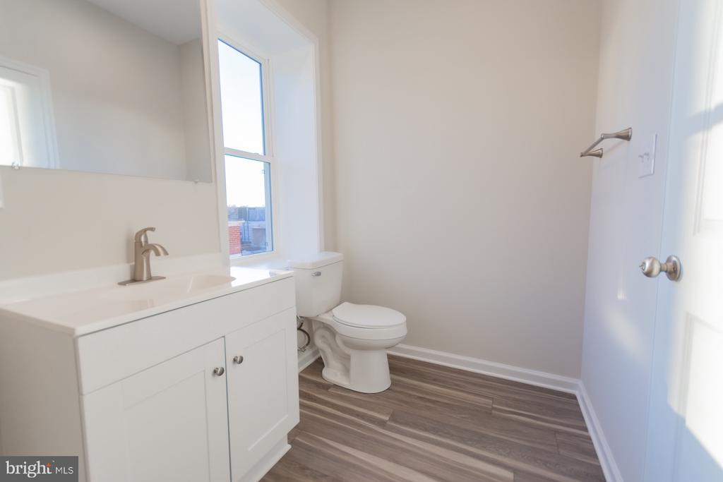 215 W KING STREET Unit: APT C
