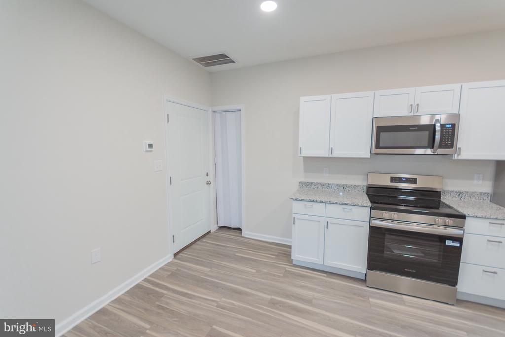 215 W KING STREET Unit: APT C