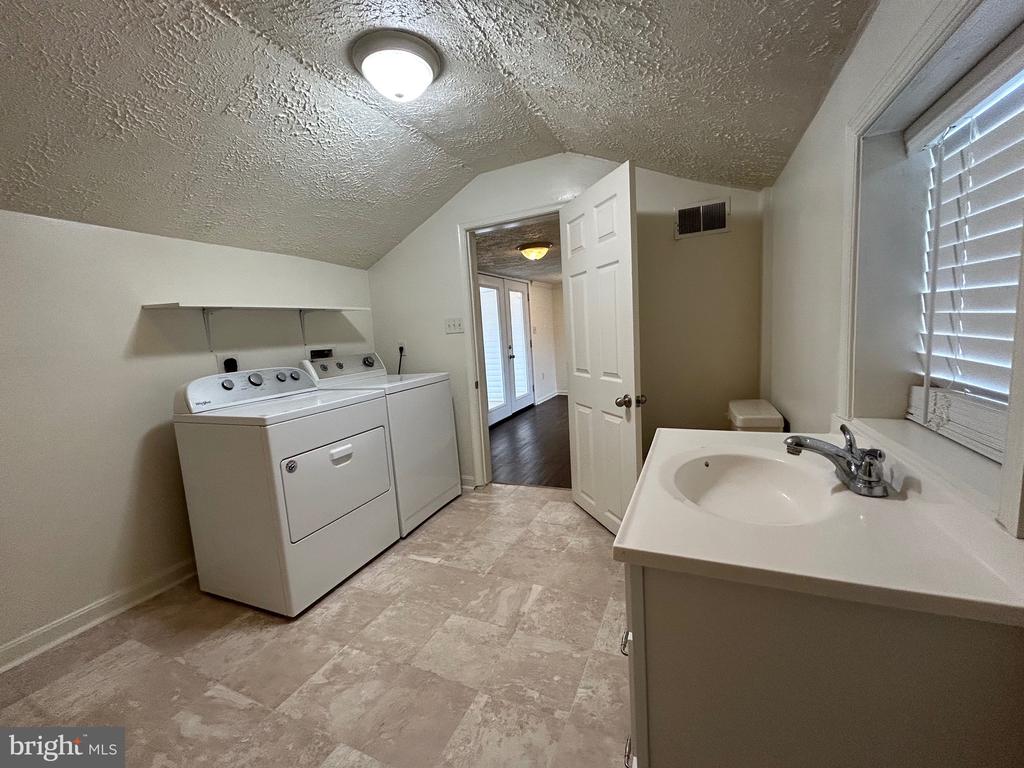 2266 HENSHAW ROAD