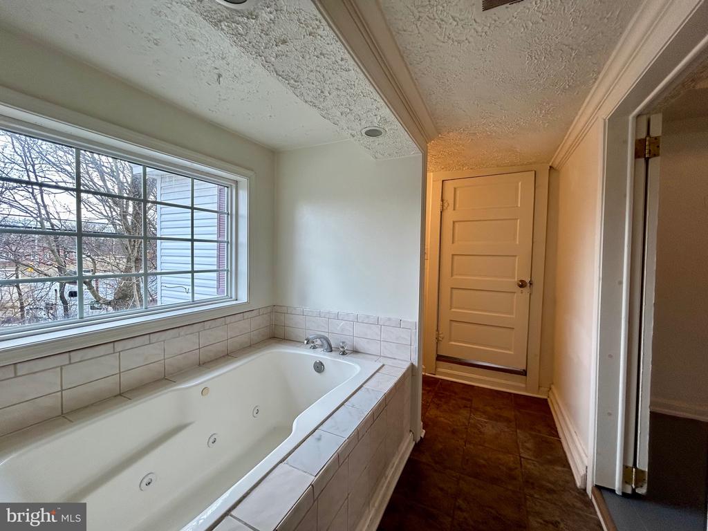 2266 HENSHAW ROAD