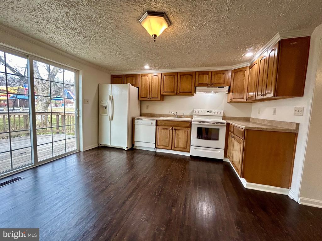 2266 HENSHAW ROAD
