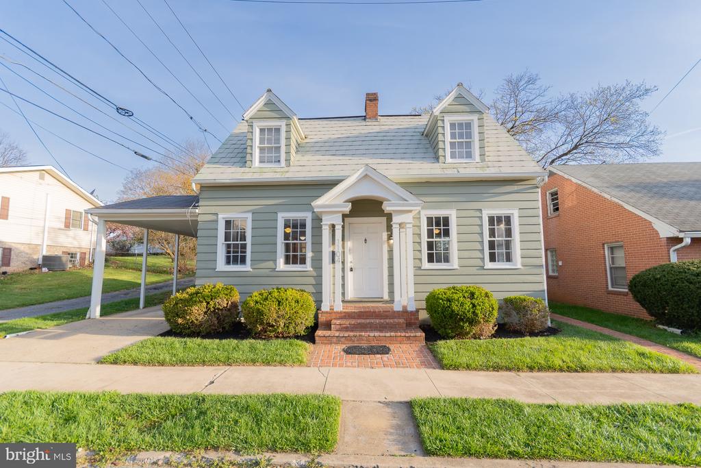 1104 W RACE STREET