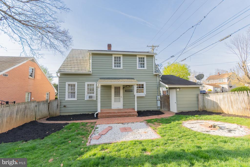 1104 W RACE STREET