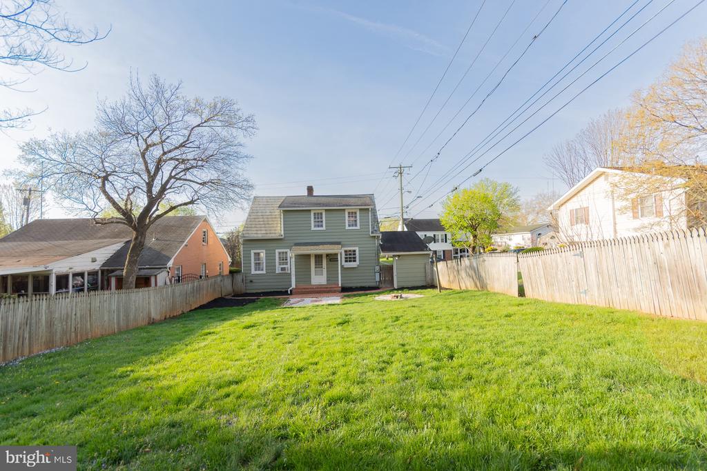 1104 W RACE STREET