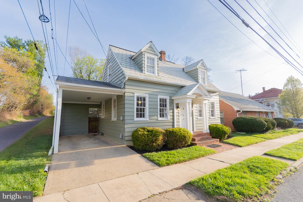 1104 W RACE STREET