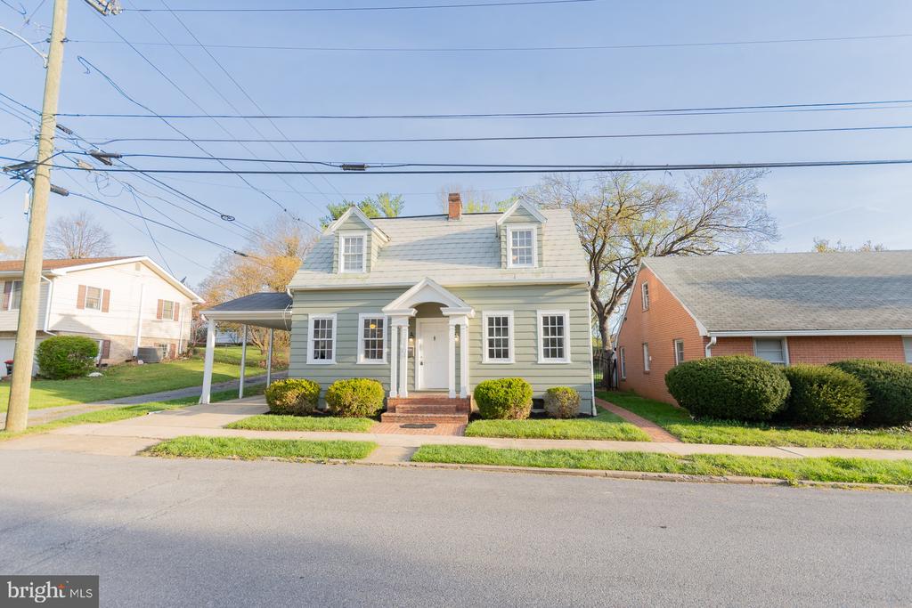 1104 W RACE STREET