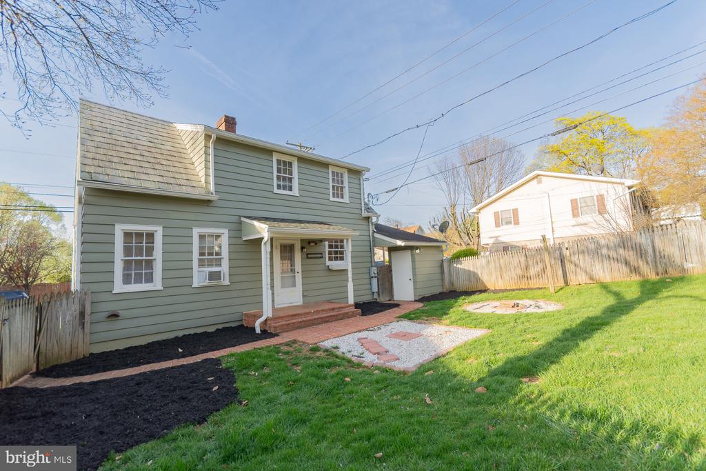 1104 W RACE STREET