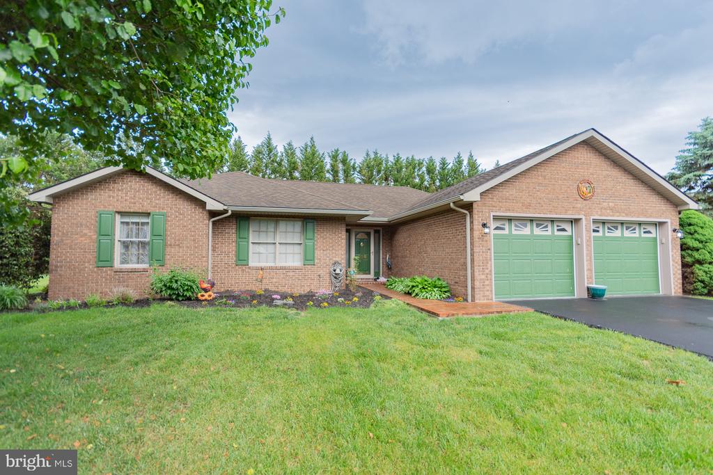 406 AZALEA LANE