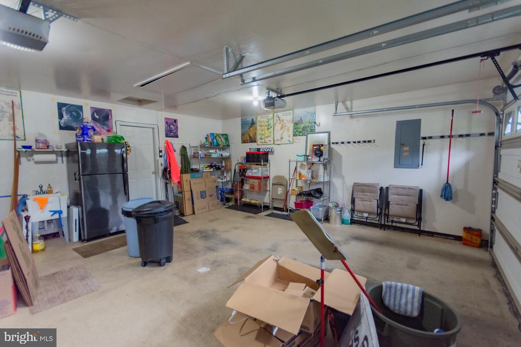 406 AZALEA LANE