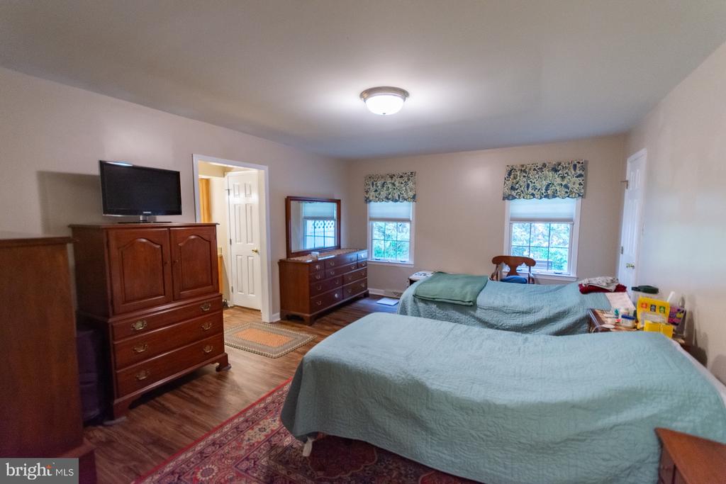 406 AZALEA LANE