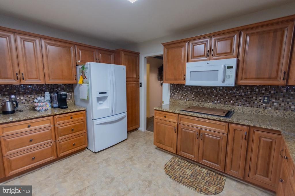 406 AZALEA LANE